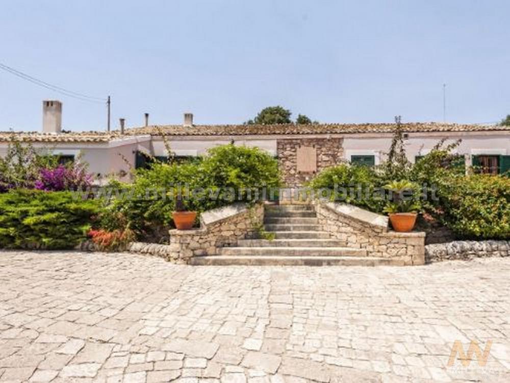 Villa indipendente plurilocale in vendita a Ragusa