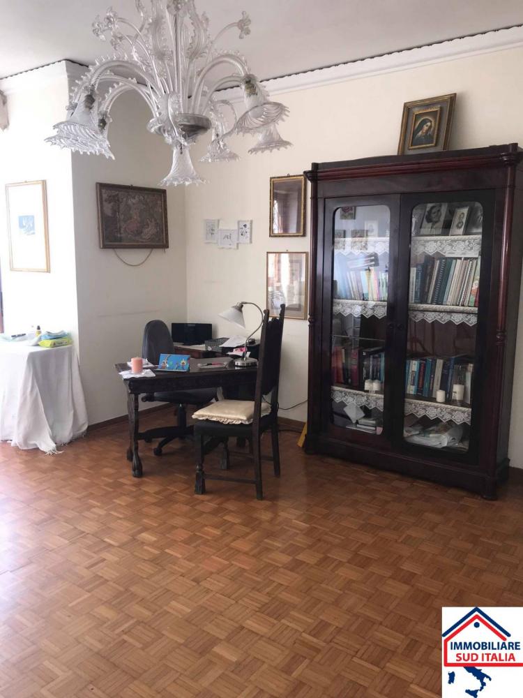 Appartamento plurilocale in vendita a Napoli