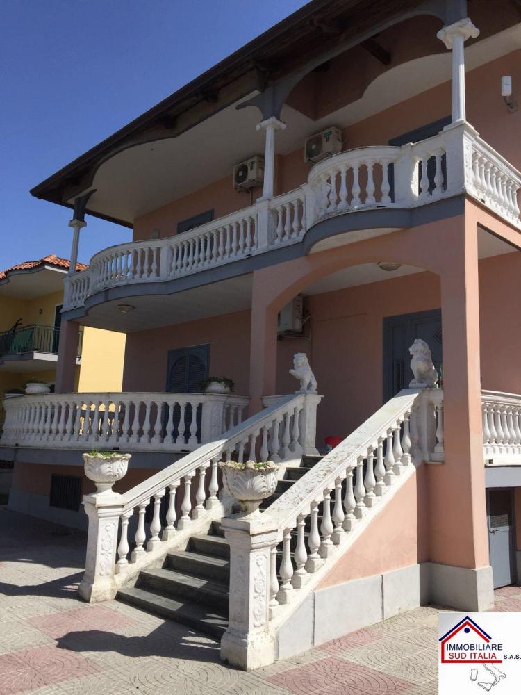 Villa quadrilocale in vendita a Giugliano in Campania