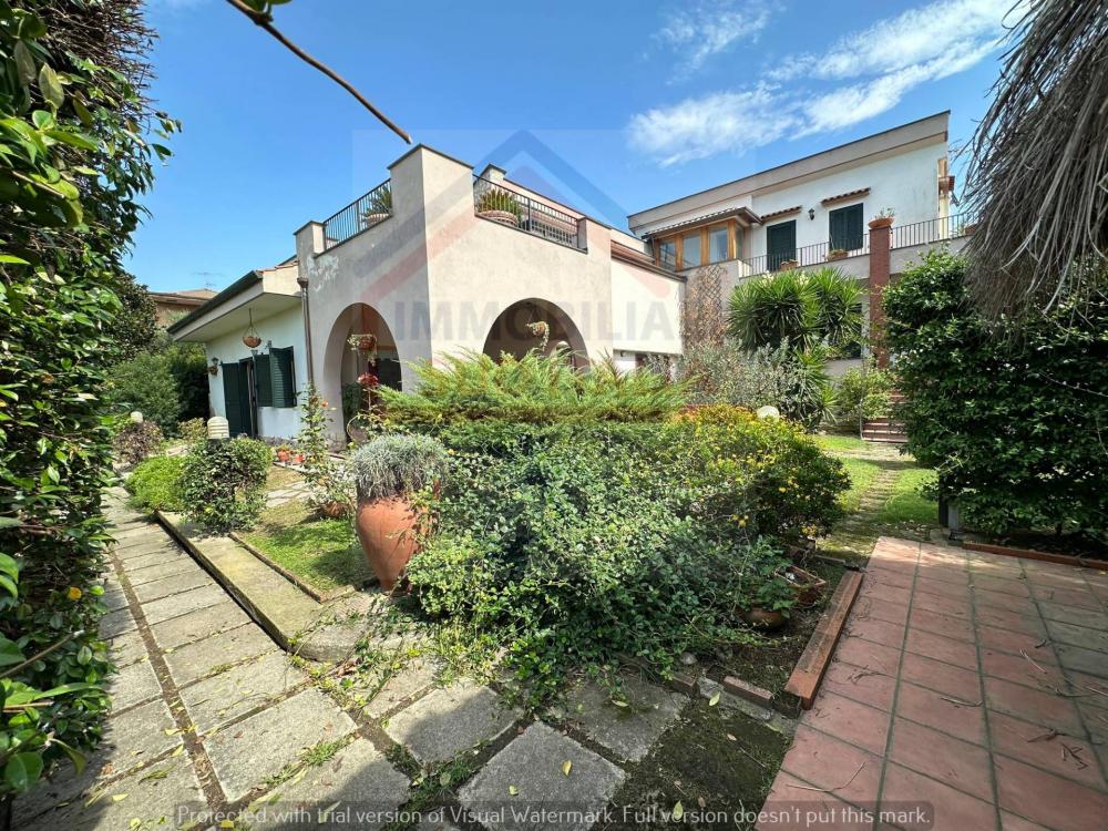 Villa indipendente plurilocale in vendita a Giugliano in Campania