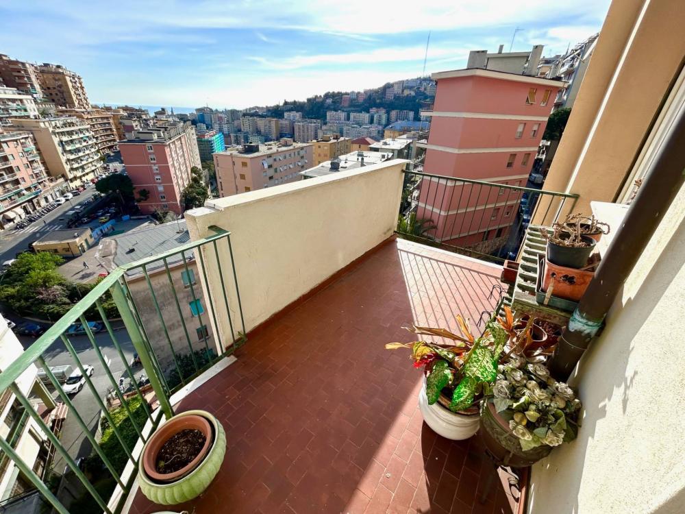 Appartamento plurilocale in vendita a Genova