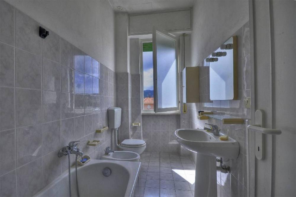 elba, portoferraio appartamento trilocale centrale, bagno con vasca - Appartamento trilocale in vendita a Centrale