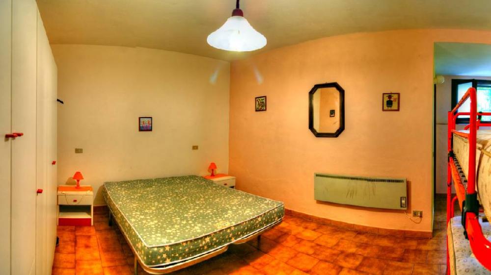 camera da letto bilocale vicino al centro a marciana marina - Villa indipendente bilocale in vendita a Periferia