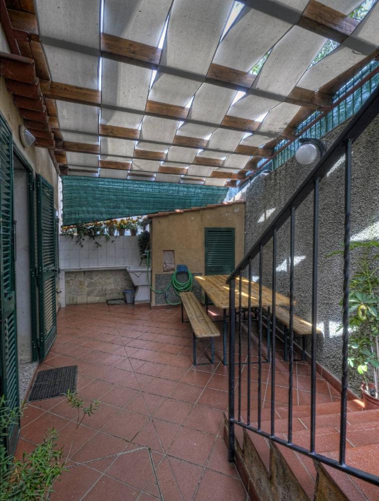 elba portoferraio appartamento con due camere giardino porticato centrale - Villa indipendente quadrilocale in vendita a Periferia