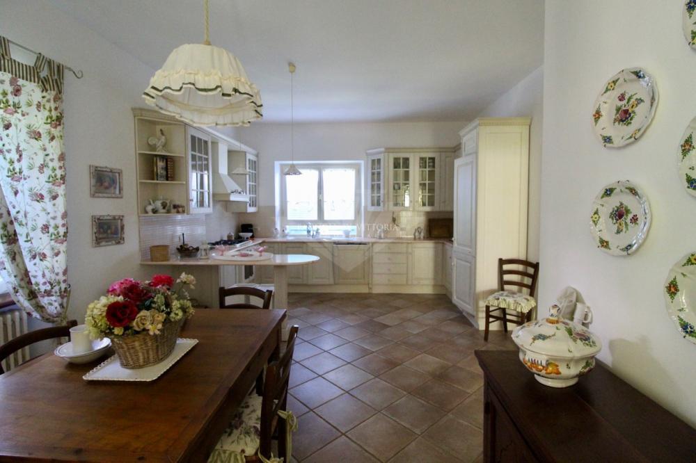 Villa plurilocale in vendita a Pietrasanta