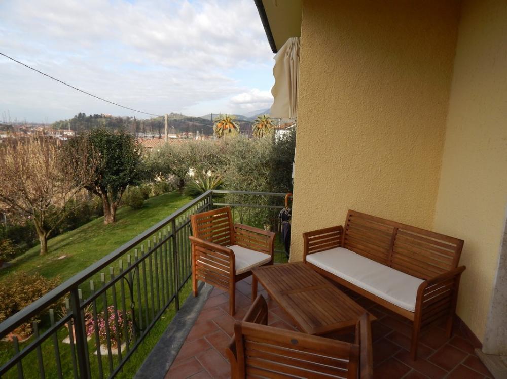 Villa plurilocale in vendita a Capezzano pianore