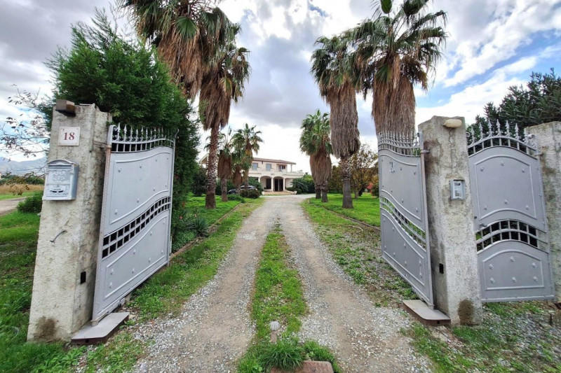Villa plurilocale in vendita a barcellona-pozzo-di-gotto