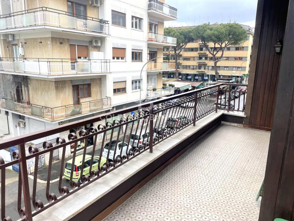 Appartamento quadrilocale in affitto a Roma