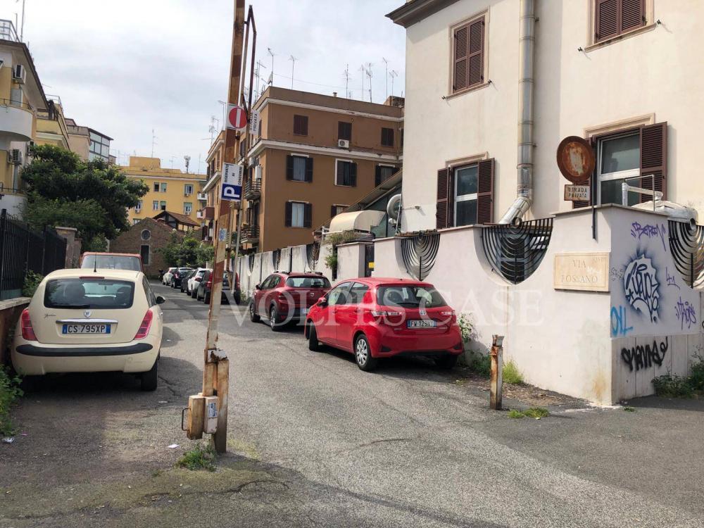 Garage monolocale in affitto a Roma