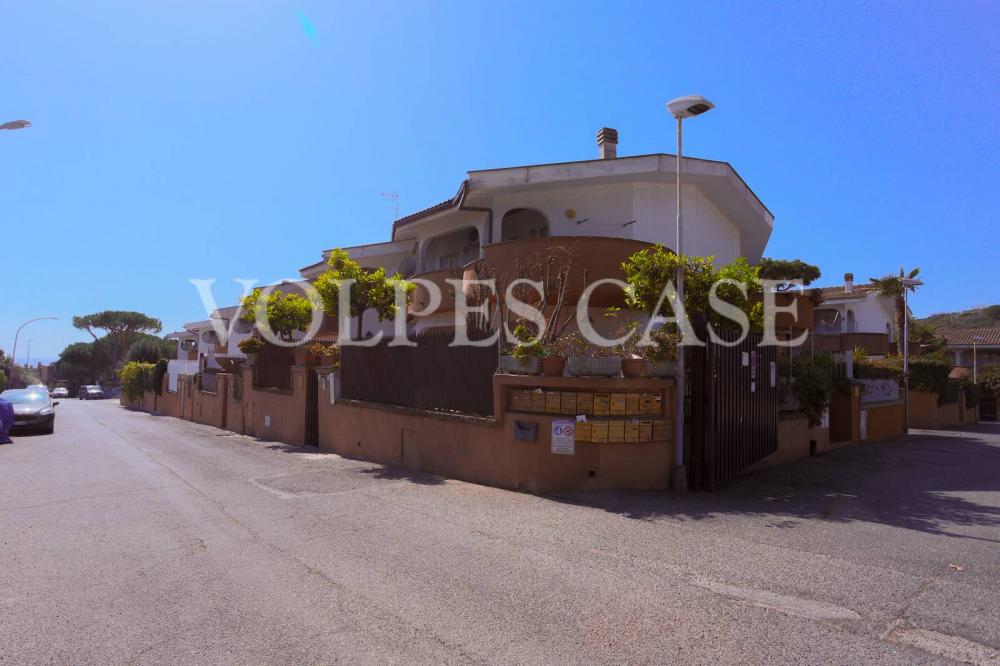 Villa indipendente quadrilocale in vendita a Santa Marinella