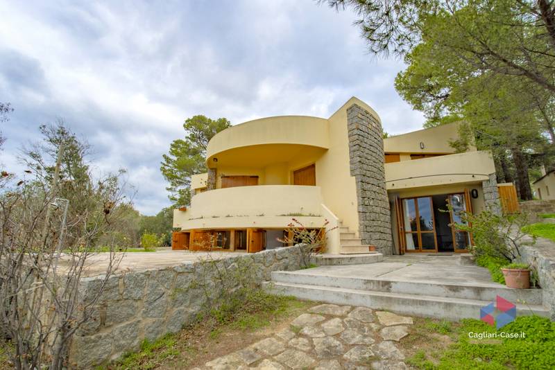 Villa plurilocale in vendita a Quartu Sant'Elena