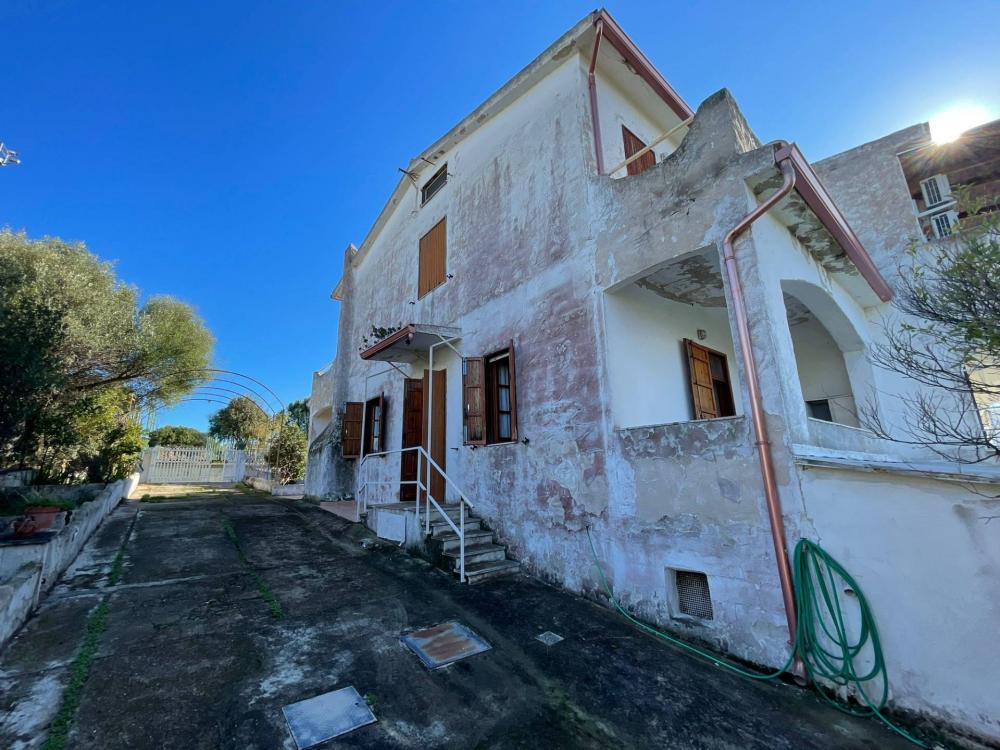 Villa quadrilocale in vendita a Sarroch