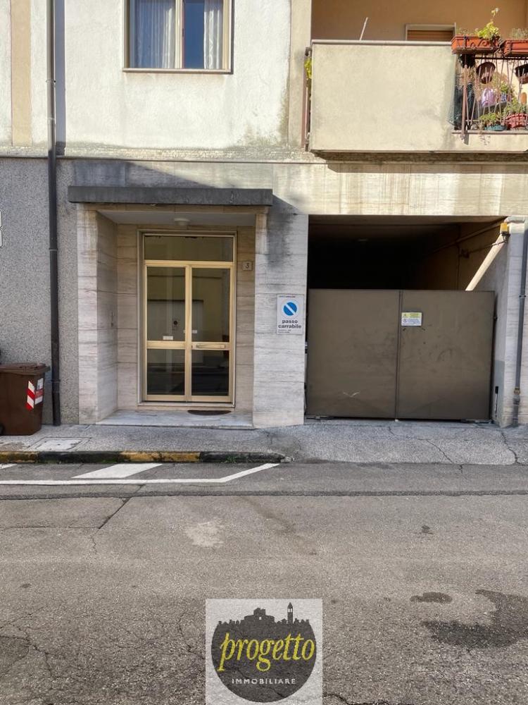 Accesso garage - Appartamento tricamere in vendita a Monfalcone