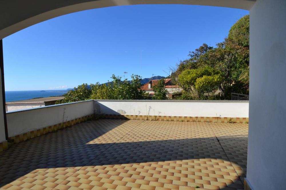 Villa indipendente plurilocale in vendita a Loano