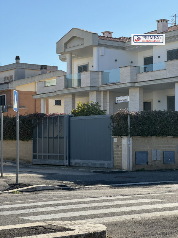 Villa plurilocale in vendita a roma