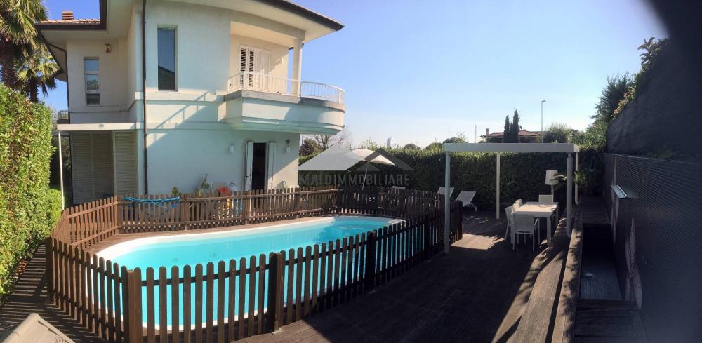 Villa indipendente trilocale in vendita a Riccione