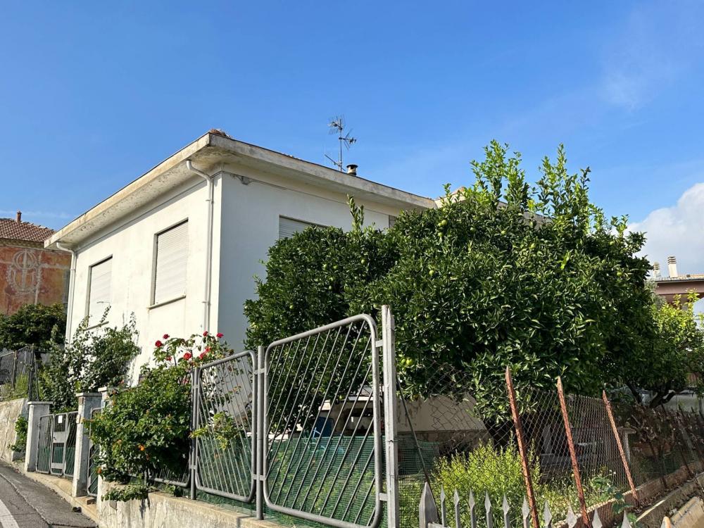 Villa indipendente plurilocale in vendita a Diano Marina