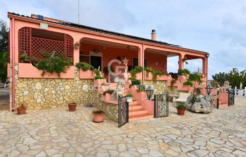 Villa indipendente plurilocale in vendita a Lecce