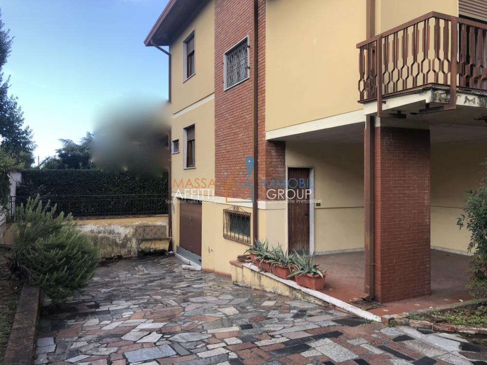 Villa indipendente plurilocale in vendita a Avenza