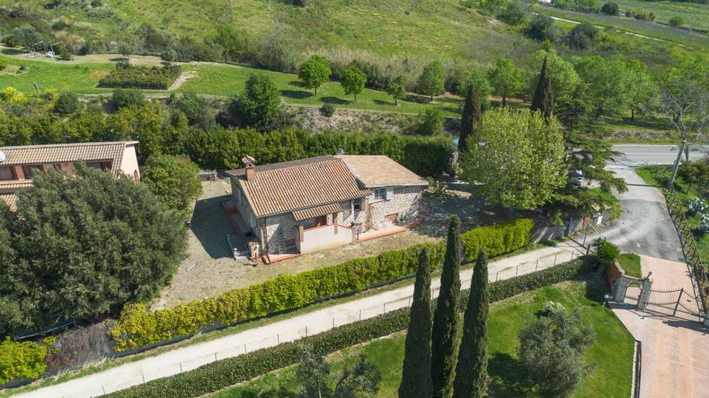 Villa indipendente quadrilocale in vendita a Tarquinia
