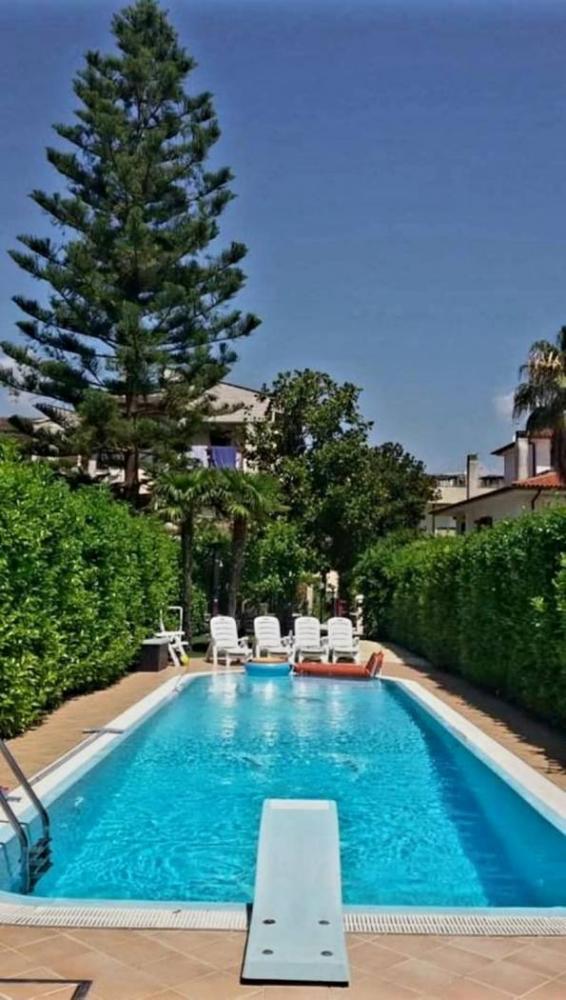Villa indipendente plurilocale in vendita a Terracina