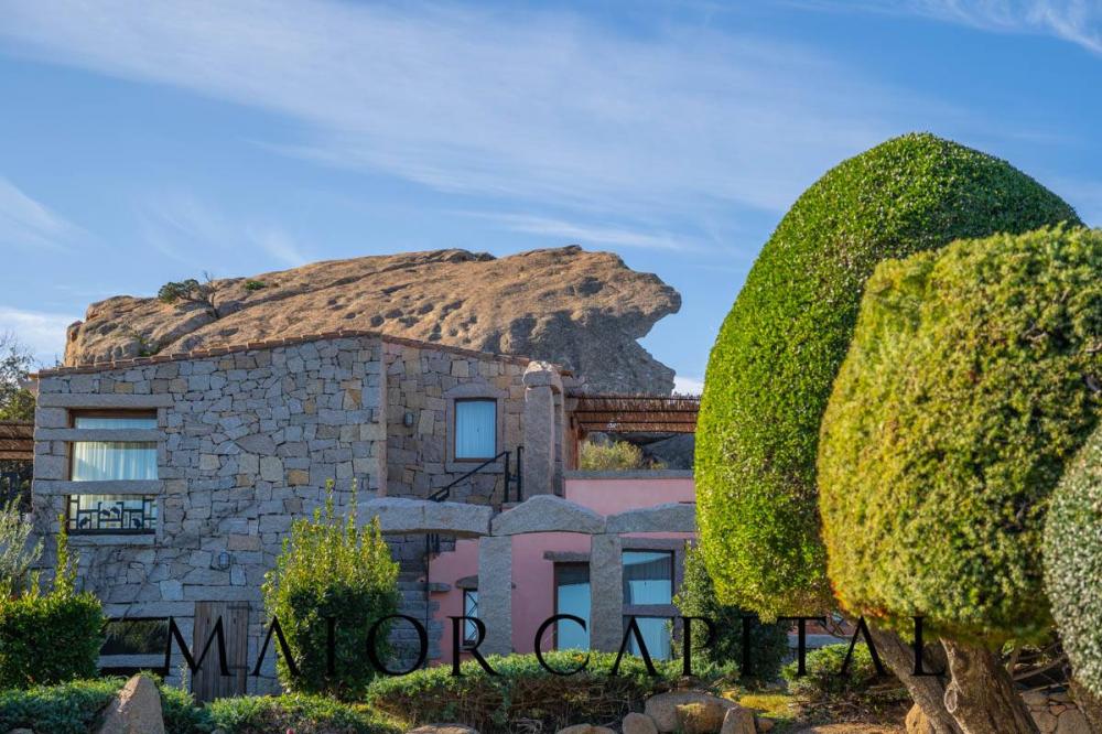 Villa indipendente quadrilocale in vendita a Arzachena