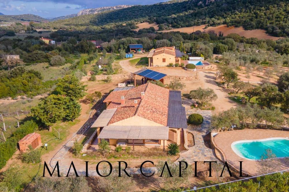 Villa indipendente plurilocale in vendita a Olbia