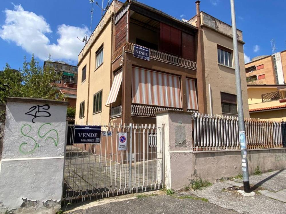 fceb1c990357ff42833e61dec68eb557 - Appartamento trilocale in vendita a Roma