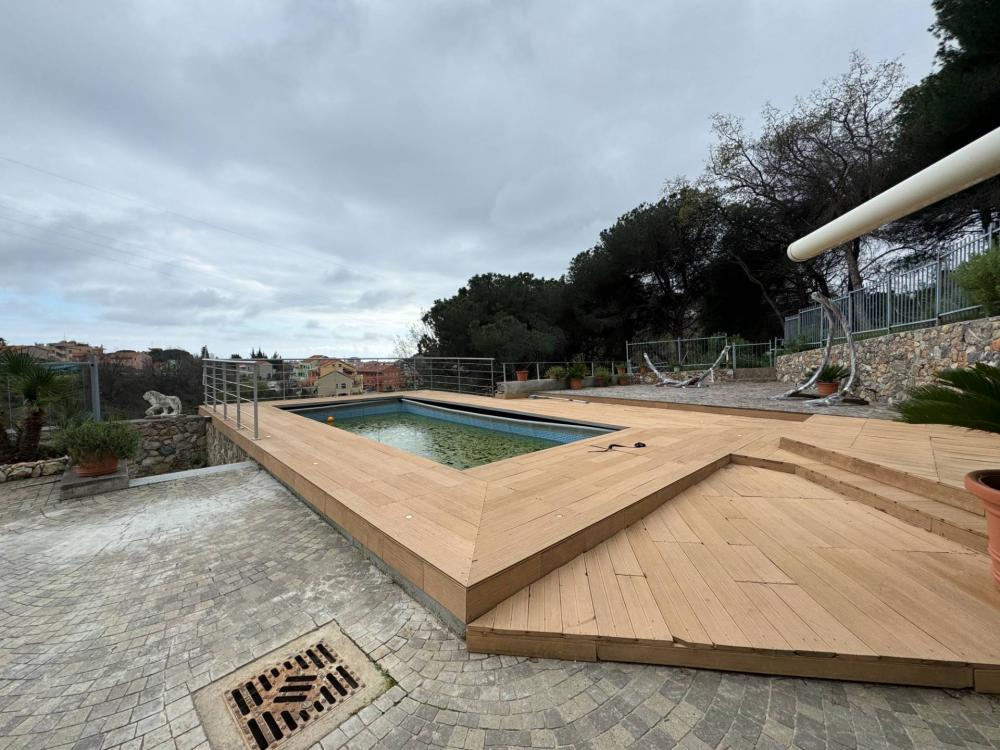 Villa indipendente plurilocale in vendita a Pietra Ligure