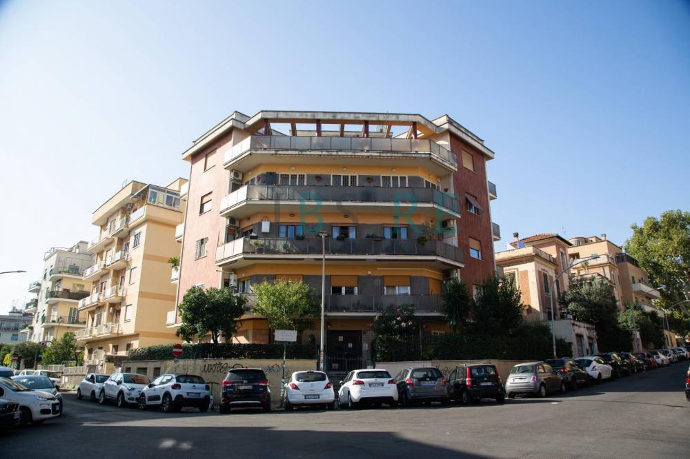 Attico quadrilocale in vendita a Roma
