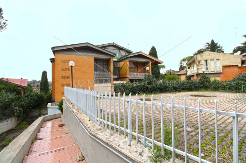 Villa plurilocale in vendita a roma
