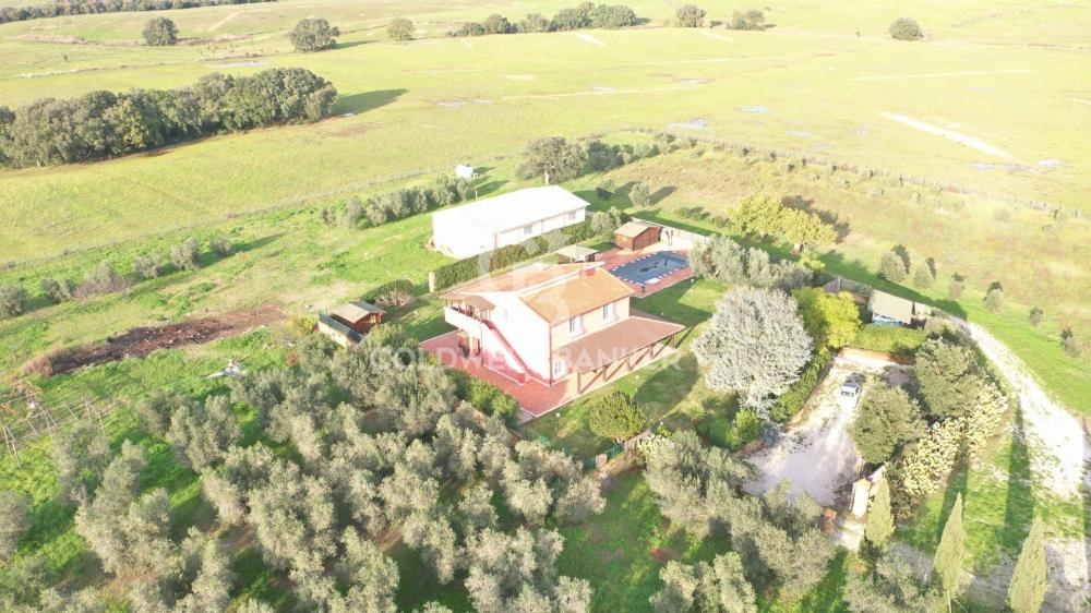 Villa indipendente plurilocale in vendita a Montalto di Castro