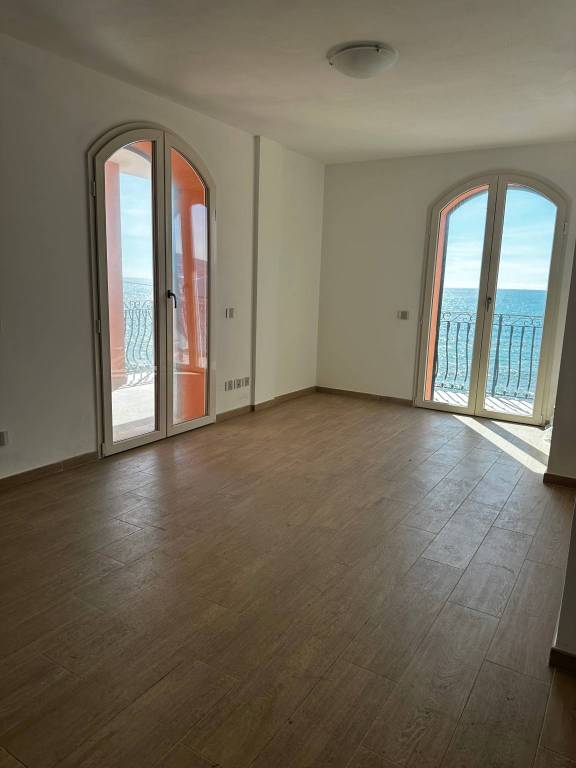 0994bad635fc8ea16ba98e4c7e7c58e8 - Appartamento quadrilocale in vendita a Sanremo