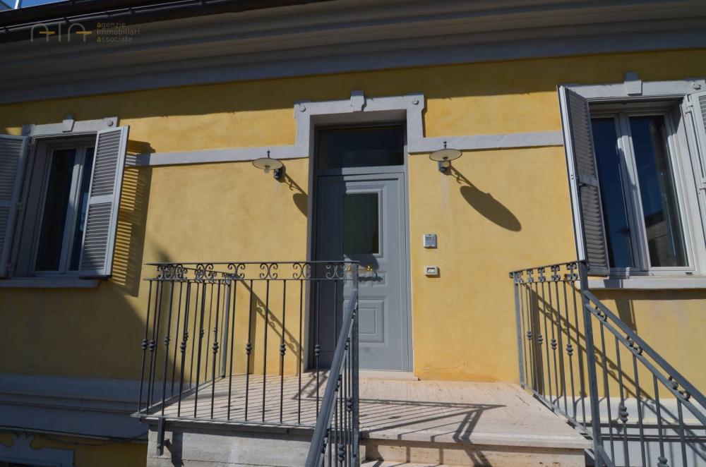 Villa indipendente plurilocale in vendita a Grottammare