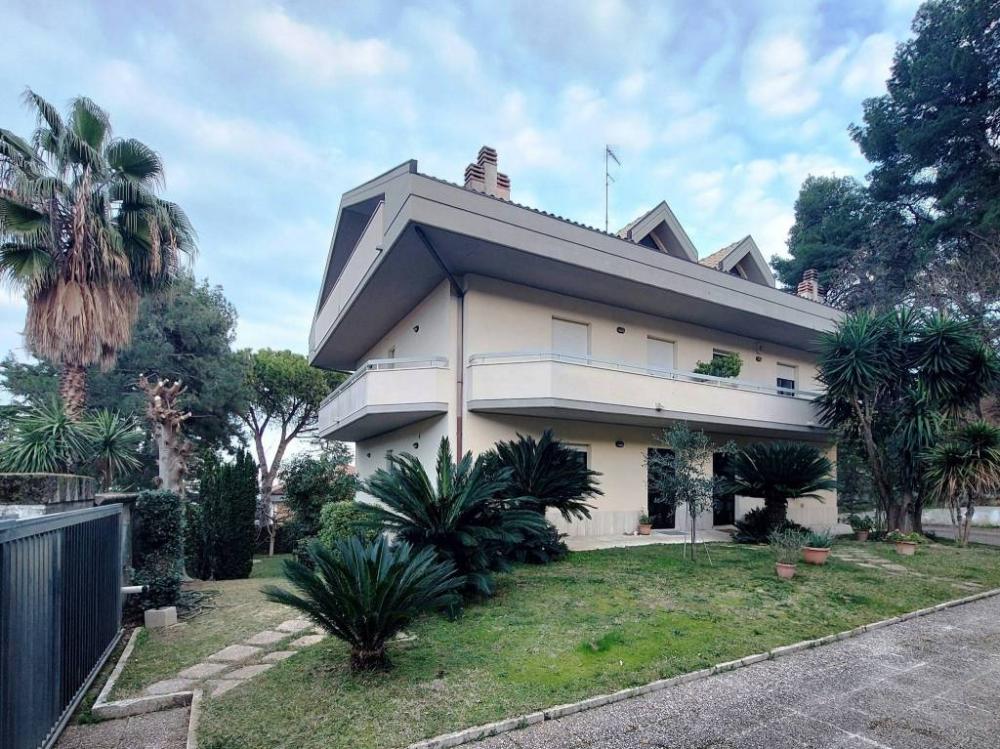 Villa plurilocale in vendita