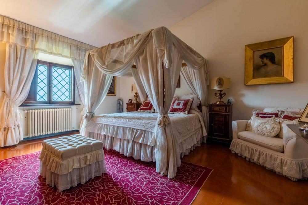 Villa indipendente plurilocale in vendita a Roma