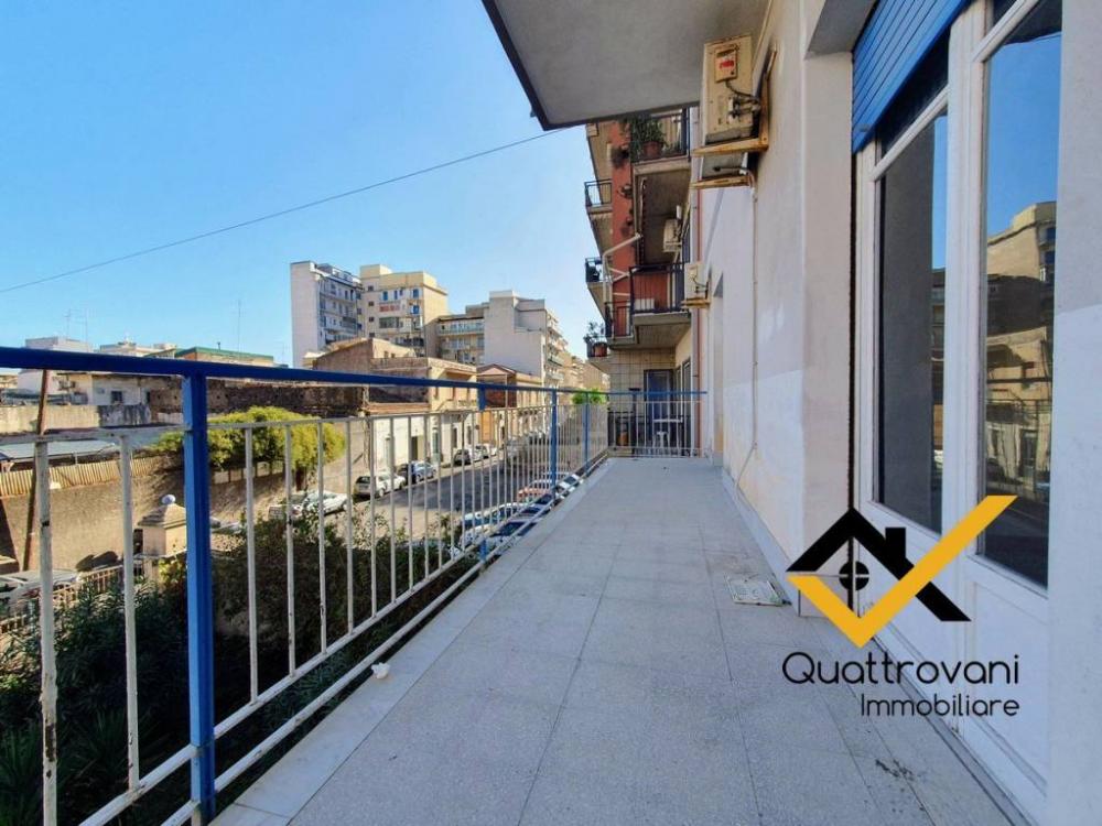 a77852a96046adf2092ea753afa14e7a - Appartamento quadrilocale in vendita a Catania