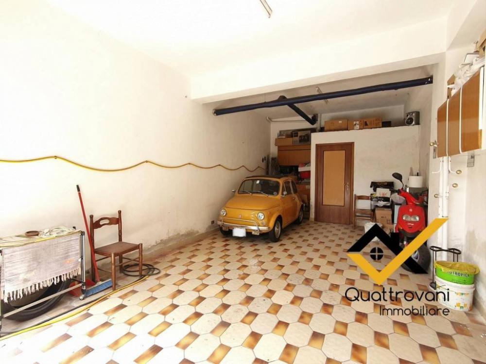6198626dc557915c05b625605ca9ce7d - Garage in vendita a Aci Castello