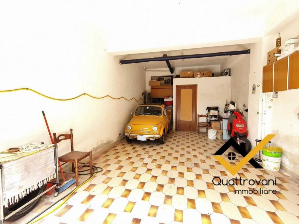 373a69439f831253aeec932c824acab4 - Garage in vendita a Aci Castello