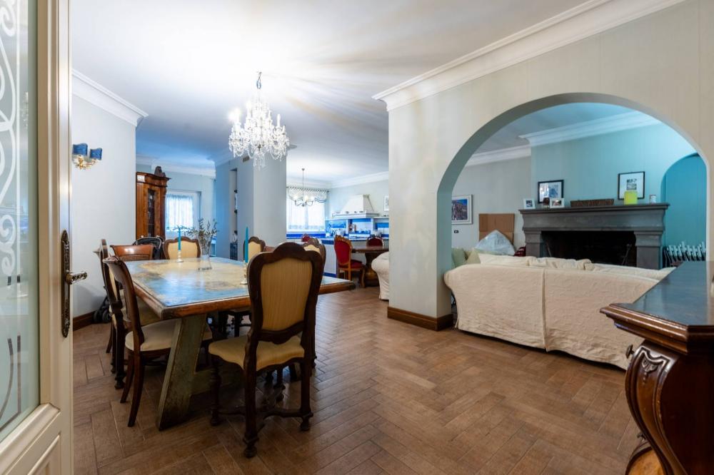 Villa indipendente plurilocale in vendita a Pomezia