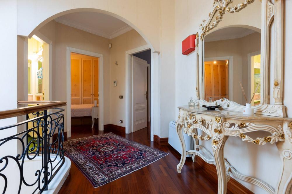 Villa indipendente plurilocale in vendita a Pomezia