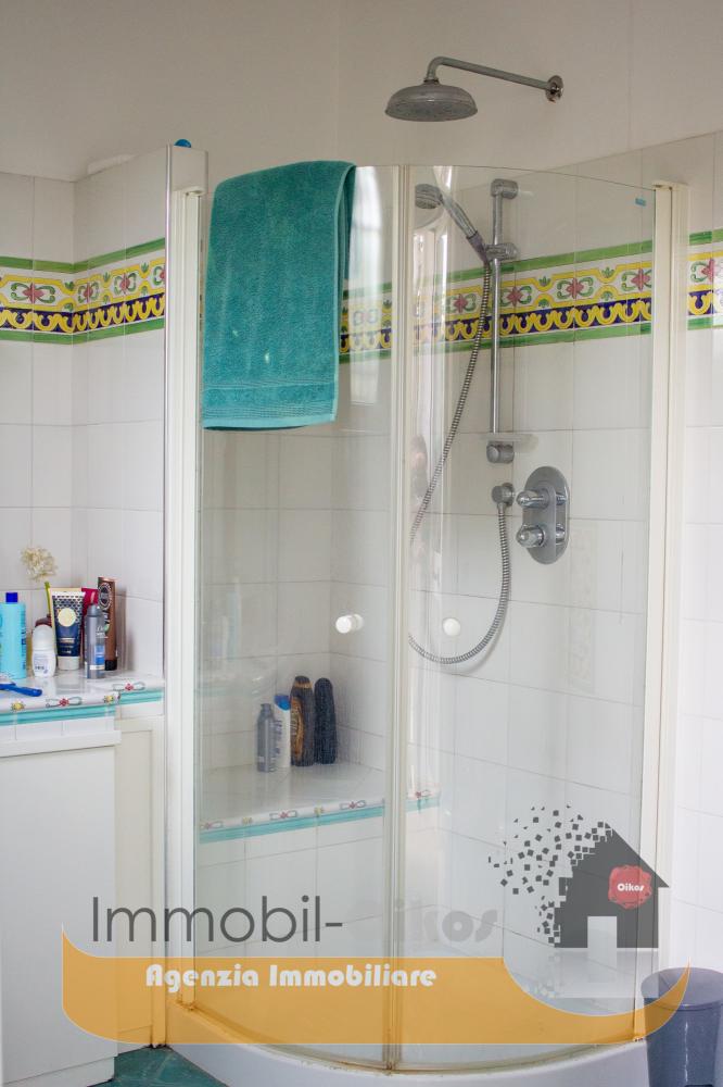 Bagno con doccia - Appartamento plurilocale in vendita a Giulianova