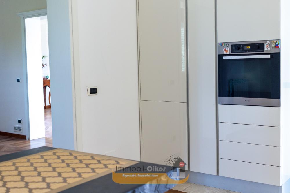 Cucina su misura - Appartamento plurilocale in vendita a Giulianova