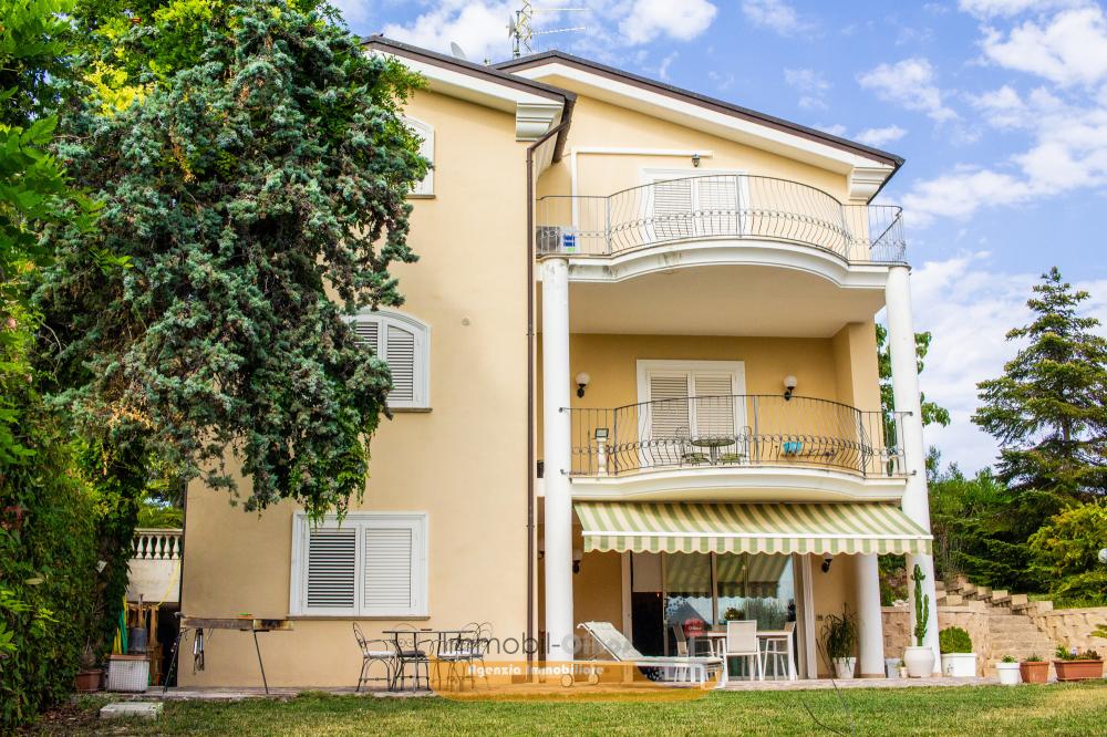 Facciata esterna - Appartamento plurilocale in vendita a Giulianova