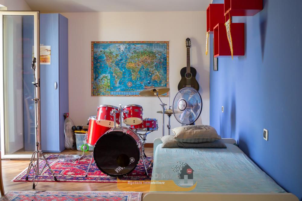 Camera piano primo - Appartamento plurilocale in vendita a Giulianova