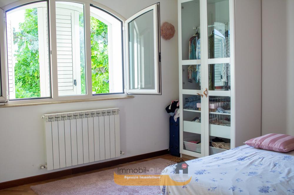 Camera con cabina armadio - Appartamento plurilocale in vendita a Giulianova