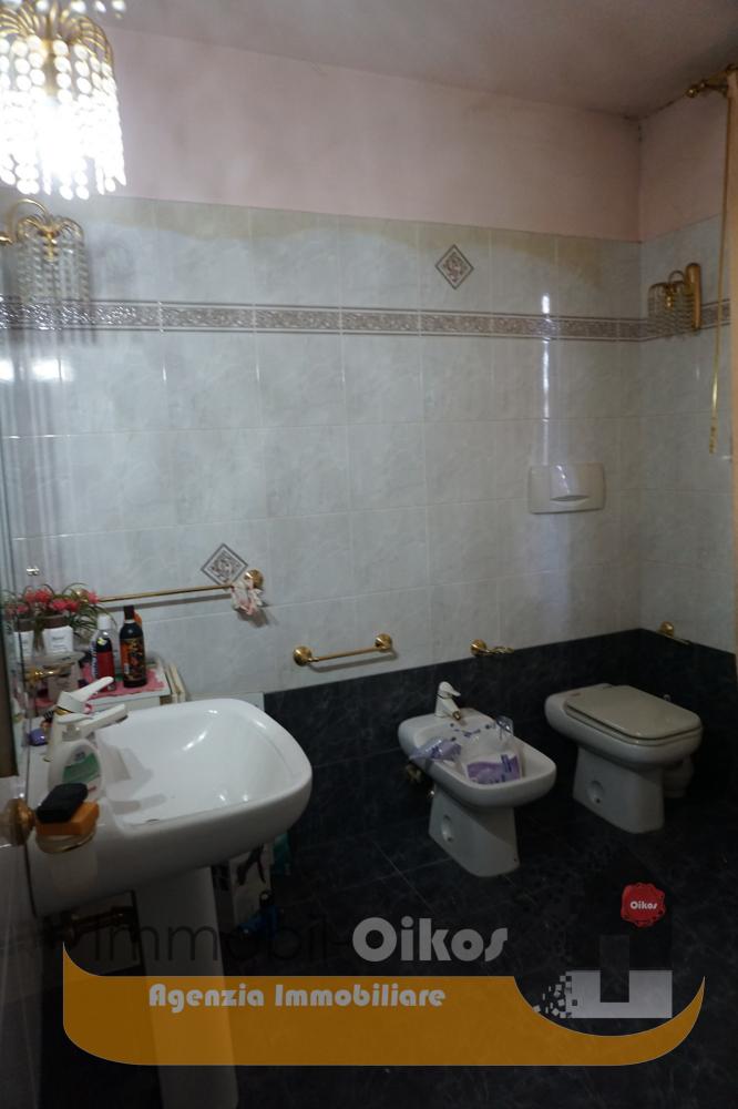 Bagno con vasca - Appartamento plurilocale in vendita a Giulianova