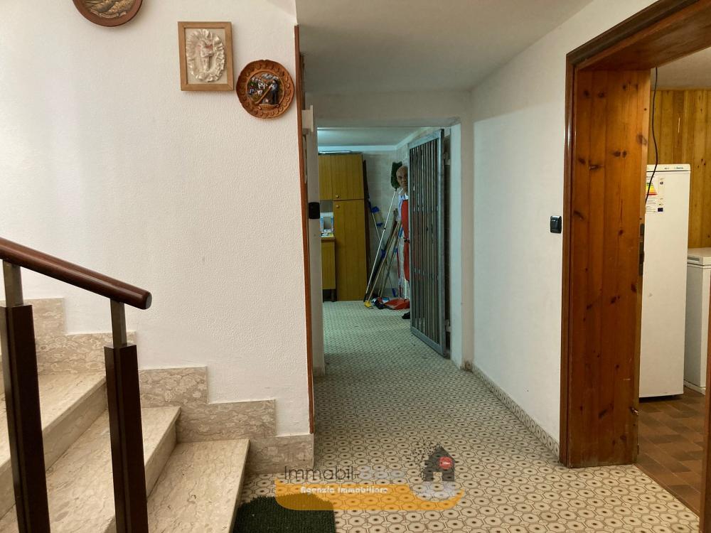 Corridoio seminterrato - Appartamento plurilocale in vendita a Roseto degli Abruzzi