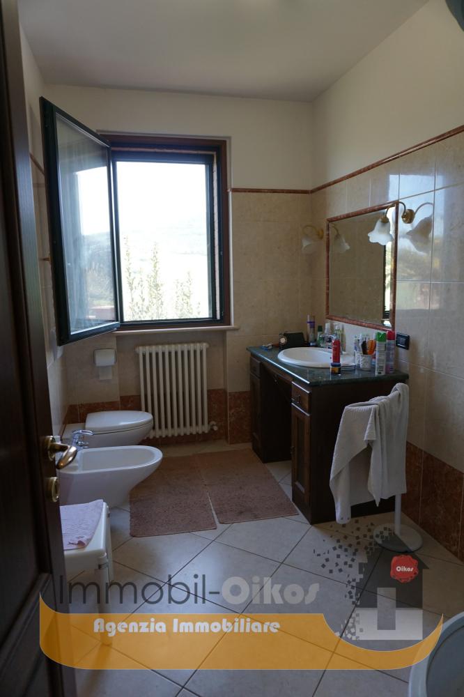 Bagno con doccia - Appartamento plurilocale in vendita a Roseto degli Abruzzi