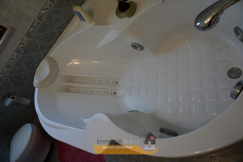 Vasca idromassaggio - Appartamento plurilocale in vendita a Roseto degli Abruzzi